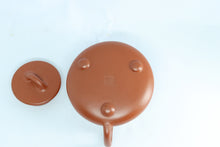 Load image into Gallery viewer, Tongxinshe Collection | A Flat-lid Shipiao Teapot, Embodying the Essence of Yixing Clayware平盖石瓢