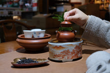 Load image into Gallery viewer, "Alum Red Landscape Hu Cheng"/矾红山水壶承