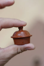 Load image into Gallery viewer, The Tongxin She Teahouse's treasured teapot: Master Ye Xiangkun's handmade pear skin zhu clay small coal mine teapot.
