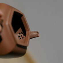 Load image into Gallery viewer, Liufang Palace Lantern Teapot, your tea banquet is still missing such an elegant and delicate square teapot.