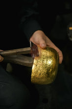 Load image into Gallery viewer, Tongxinshe Teahouse Recommendation | Hong Jike's Formless Pure Gold Teapot, an Intangible Cultural Heritage Masterpiece, a Rare Heirloom for Collection