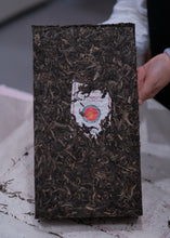 Load image into Gallery viewer, "Pu'er Tea for the 30th Anniversary of Shuangjiang: The Charm of Icelandic Tea, Warmth in Christmas"
