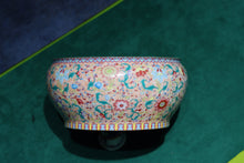 Load image into Gallery viewer, "enamel-colored tea washing bowl" from Jingdezhen. It is 16.5 cm in diameter and 8 cm in height, with a capacity of 1000 cc.