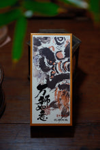 Load image into Gallery viewer, Rock Bone and Hidden Fragrance, Auspiciousness at Year-End | Tongxinshe Teahouse's 2025 Finale: Limited-Edition Kengjian Cassia Tea "Wanshi Ruyi" (All Wishes Come True), A Masterpiece by Intangible Cultural Heritage Inheritor 万狮如意。