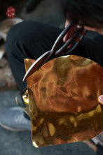 Load image into Gallery viewer, Tongxinshe Teahouse Recommendation | Hong Jike's Formless Pure Gold Teapot, an Intangible Cultural Heritage Masterpiece, a Rare Heirloom for Collection