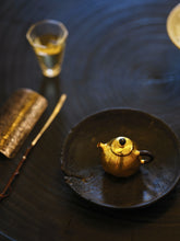 Load image into Gallery viewer, Tongxinshe Teahouse Recommendation | Hong Jike's Formless Pure Gold Teapot, an Intangible Cultural Heritage Masterpiece, a Rare Heirloom for Collection