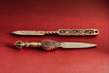 Load image into Gallery viewer, The Mysterious Guardianship in the Ancient Rhyme of Tea Fragrance - The Shitolin Tea Knife of Tongxin She Teahouse