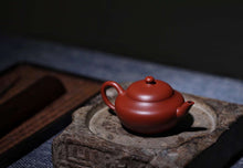 Load image into Gallery viewer, A collection-level handmade purple clay teapot, made by Master Hui Xiangyun, the 15th generation descendant of Hui Mengchen, the "Rare Da Hong Pao Zhu Ni Han Zhu  Teapot" with a capacity of 100cc.