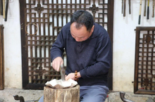 Load image into Gallery viewer, 9999 Silver pot among fish and lotus leaves(鱼戏莲叶间纯银烧水壶)