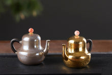 Load image into Gallery viewer, 9999 sterling silver &quot;Siting Mini&quot; sterling silver teapot with a capacity of only 70ml. The Siting mini teapot is made of gold-plated and purple leather.
