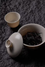 Load image into Gallery viewer, Tongxin She Teahouse: The Horseshoe Gaiwan - An Elegant Choice in Ancient Rhythm and Tea Fragrance