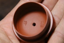 Load image into Gallery viewer, Tongxinshe Tea House cooperates with Mr. Xu Linfeng, a national arts and crafts artist, to bring you 3 fully handmade Zhou Pi Zhu Ni small purple clay teapots with a capacity of 110ml.
