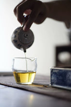 Load image into Gallery viewer, Glass Gong Dao Bei/3 options.