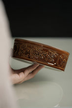 Load image into Gallery viewer, Amber Deer‑Crane Floral Tea Boat / Hu Cheng
A Tea Session Embodies the Poetry of Deer, Cranes and Blossom‑strewn Forests
Recommended by Tongxinshe Teahouse
