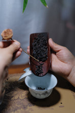 Load image into Gallery viewer, Tongxinshe Teahouse Recommends Aged Rock Tea: 2001 Shui Jin Gui