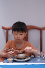 Load image into Gallery viewer, "Niu Lan Keng Qi Zhong" handmade by Mr. Wang Guoxing, the inheritor of the production skills of Wuyi Rock Tea (Da Hong Pao), the first batch of national intangible cultural heritage in Wuyishan City. Each can has Mr. Wang Guoxing's signature, which is of