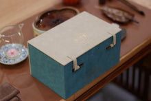 Load image into Gallery viewer, The Tongxin She Teahouse's treasured teapot: Master Ye Xiangkun's handmade pear skin zhu clay small coal mine teapot.