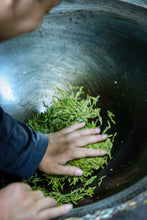 Load image into Gallery viewer, Tongxin She Teahouse: Tracing the Source of Premium West Lake Longjing Tea, Customizing the Supreme Flavor of Spring Tea