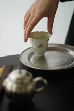 Load image into Gallery viewer, Tongxin She Teahouse Fine Wares: Hand-Painted Famille Rose Butterfly & Blossom, Spring Poetic Charm Encapsulated in Porcelain蝶恋花盖碗杯子