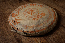 Load image into Gallery viewer, 2000 Yichanghao Chingpin Raw Tea Cake (Export to HK)