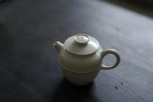 Load image into Gallery viewer, "Julu Porcelain Pot" 巨轮陶壶.