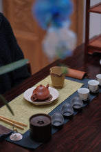 Load image into Gallery viewer, Treasures of Tongxin She Teahouse: Ye Xiangkun's Handmade Small Coal Kiln Zhuni Pear - shaped Teapot