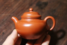 Load image into Gallery viewer, Tongxinshe Tea House cooperates with Mr. Xu Linfeng, a national arts and crafts artist, to bring you 3 fully handmade Zhou Pi Zhu Ni small purple clay teapots with a capacity of 110ml.