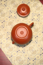 Load image into Gallery viewer, The Chinese Yixing purple clay teapot "Zhou Pi Zhu Ni Lotus Seed Teapot" is completely handmade.