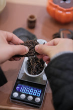 Load image into Gallery viewer, 2016 Lao Banzhang Tea: The Legendary Flavor of the King of Pu'er