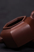 Load image into Gallery viewer, Liufang Palace Lantern Teapot, your tea banquet is still missing such an elegant and delicate square teapot.