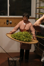 Load image into Gallery viewer, Tongxin She Teahouse 2025 Limited Launch | Handmade Bai Jiguan by Gao Peng and His Mother, A Cup Holds the Elegance of Wuyi白鸡冠。