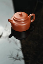 Load image into Gallery viewer, Tongxin She Teahouse Collection · Zhou Yun's Handmade Zhaozhuang Raw Sand Zhu Ni Dezhong Teapot