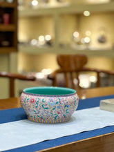 Load image into Gallery viewer, "enamel-colored tea washing bowl" from Jingdezhen. It is 16.5 cm in diameter and 8 cm in height, with a capacity of 1000 cc.