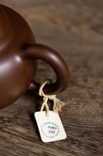 Load image into Gallery viewer, Recommendation of a Treasure in Tongxin She Teahouse: Gu Ting's "Gourde-shaped Teapot", a Shining Pearl in the World of Purple Sand Art