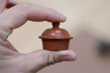 Load image into Gallery viewer, The Tongxin She Teahouse's treasured teapot: Master Ye Xiangkun's handmade pear skin zhu clay small coal mine teapot.