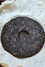 Load image into Gallery viewer, A 1998 China Tea Spring Tip: Savoring 27 Years of Aged Fragrance at Tongxinshe Teahouse珍藏品