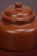 Load image into Gallery viewer, The “De Zhong teapot” with a capacity of 100cc is purely handmade by Teacher Xu Linfeng.