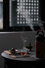 Load image into Gallery viewer, Time-Aged Rhythm of Ancient Groves – Tongxin She's 2018 Huiyuan Keng Luxiu Old Arbor Shui Xian