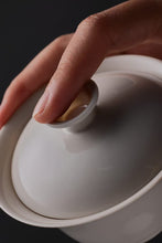 Load image into Gallery viewer, Tongxin She Teahouse: The Horseshoe Gaiwan - An Elegant Choice in Ancient Rhythm and Tea Fragrance