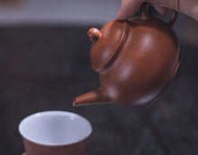Load image into Gallery viewer, Guava purple clay teapot/100cc is completely handmade.
