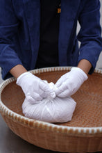 Load image into Gallery viewer, Tongxinshe Teahouse | Presale of Sweet Osmanthus Longjing Tea Launches: A Cup of "Spring Water & Autumn Fragrance" Holds the Essence of Hangzhou's Autumn桂花龙井