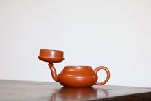 Load image into Gallery viewer, Tongxinshe Tea House cooperates with Mr. Xu Linfeng, a national arts and crafts artist, to bring you 3 fully handmade Zhou Pi Zhu Ni small purple clay teapots with a capacity of 110ml.