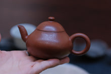 Load image into Gallery viewer, Treasures of Tongxin She Teahouse: Ye Xiangkun's Handmade Small Coal Kiln Zhuni Pear - shaped Teapot