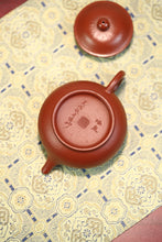 Load image into Gallery viewer, Master Xu Jingen's apprentice "Wu Cheng" works/Yuan Kuang Zhu Ni Ai Pan teapot 110ml