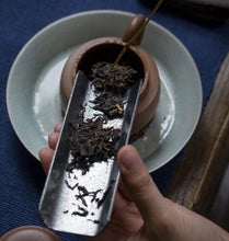 Load image into Gallery viewer, Menghai Tea Factory Dayi 701 Hongzhuang Raw Pu'er Tea: The Flavor and Value of Years of Aging
