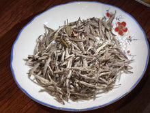 Load image into Gallery viewer, A Decade of Aroma: The Charm of Time on the Tips of Baihao Yinzhen - 2015 Fuding Panxi Alpine Baihao Yinzhen
