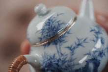 Load image into Gallery viewer, Modest Mind Embraces Bamboo, One Pot Hides Timeless Charm
——Tongxin Teahouse "Xuhuai" Blue and White Bamboo-Stone Cloud Teapot