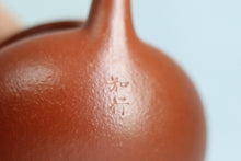 Load image into Gallery viewer, "Ming Zhu Teapot" made by Teacher Hui Xiang Yun, which uses Da Hong Pao Zhu Ni and has a capacity of 120cc.