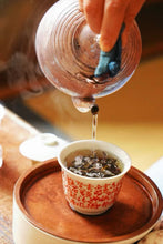 Load image into Gallery viewer, 2025 Tongxin She Teahouse: Phoenix Dancong "Xuepian Yashi Xiang" – The Stunning Culmination of Winter's Essence雪片鸭屎香