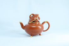 Load image into Gallery viewer, Tongxinshe Teahouse Teapot Collection "24k Pure Gold Decoration Gong Ju Shui Ping 90cc"